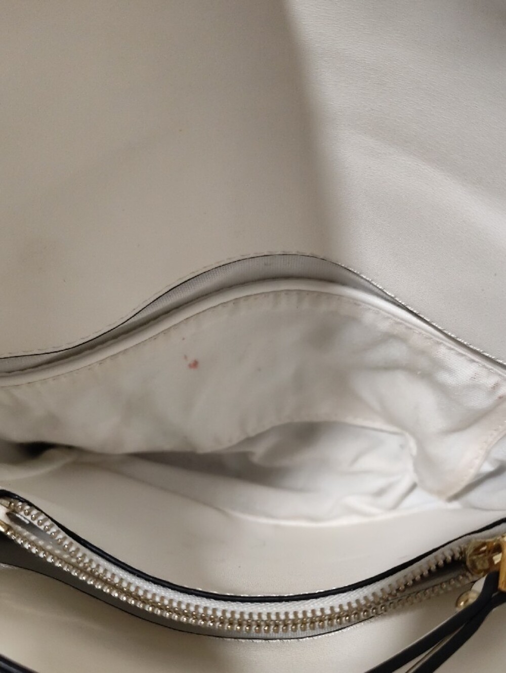Tory Burch White Leather Crossbody with Logo Medallion - Picture 9 of 15